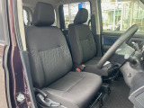 運転席まわりには十分なスペースがあり、大柄な方でもゆったり運転していただける環境です。
