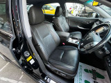 フロントシートです。運転席には8ウェイパワーシートが装備されております。
