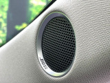 【BOSEサウンドシステム】メーカーオプションの高品位サウンドシステムを搭載。専用のチューニングが施された大小様々なスピーカーから良質なサウンドが奏でられ、臨場感あふれる音響空間を演出します。