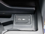 『1台』のお車に対して、3名体制で日々議論を重ね仕入れを行っております。