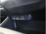エアコンのスイッチの下には、充電にも使用できるナビ接続用USB端子があります。AUX端子にオーディオプレーヤーが接続できます。