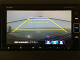 【バックカメラ】運転が苦手な方も車庫入れラクラクです!ギアをリバースに入れれば自動的に切り換わりますので、面倒な操作は不要です♪狭い駐車場もお車を傷つけず安心ですね!