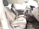 楽な姿勢で座ることが出来るので長時間の運転でも疲れにくいですし体もぶれにくいですよ。