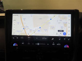 ディスプレイオーディオ(コネクティッド ナビ対応)Plus、AM/FMチューナー (ワイドFM対応)、TV(フルセグ)、USB入力(動画・音楽再生/給電)、BluetoothR対応