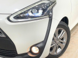 【LEDヘッドライト】悪天候や夜間走行時も良好な視界を確保し安心して運転できる高輝度LEDヘッドライトを装備!点灯速度が早く、消費電力も抑えられています。