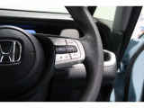 Hondaセンシングの機能のひとつ、アダプティブクルーズコントロール付!アクセルから足を離しても設定したスピードと前車との車間を保ち走行してくれます!車線維持もアシスト☆高速道路で疲労軽減ですね☆