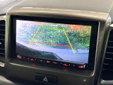 【バックカメラ】駐車時に後方がリアルタイム映像で確認できます。大型商業施設や立体駐車場での駐車時や、夜間のバック時に大活躍!運転スキルに関わらず、今や必須となった装備のひとつです!