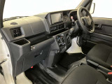 分かりやすく操作しやすい運転席まわりです☆