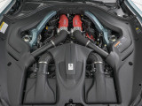 620馬力(カタログ値)を発揮する3.9L・V8ツインターボエンジンをフロントに搭載しております。