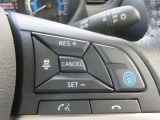 プロパイロットは高速道路の運転で、アクセル、ブレーキ、ハンドルの操作をクルマがアシスト。ドライバーの負担を軽減します。