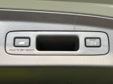 【パワーバックドア】スマートキーや運転席のボタンを押すだけでリアゲートが自動で開閉します!荷物を持っている時や、高い位置にあるバックドアを閉める際に便利な機能です♪