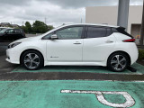 納車前には当社整備工場にて、日産整備士が、車検整備を実施。安心してお乗り頂けますようお渡しさせていただきます。
