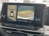 空から見下ろしているような視点で周囲を確認できるアラウンドビューモニター。駐車時にとても便利です。