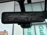 【デジタルインナーミラー】車両後方カメラの映像をルームミラーに映すことが出来ます。 そのため、後席に人や荷物があって後方が見えづらい場合でもしっかり視界を確保することが出来ます。