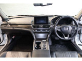 操作性に優れた運転席となります!小物入れや各ボタンの配置にこだわり、使いやすいです!座り心地もよく視認性も良好なのでロングドライブもお任せ下さい!