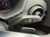 マニュアル車のようにシフトをコントロールするパドルシフト付きです。