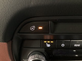 運転席、助手席には3段階で温度調節が可能なシートヒーターを装備しております。ステアリングヒーターはハンドルをじんわりと温めます♪寒い朝でも快適に運転できますよ♪