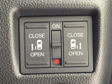 【両側パワースライドドア】スマートキーや運転席のスイッチで後席両側スライドドアの開閉が可能♪電動だから力を入れてドアを開ける必要が無く、小さなお子様でも簡単に開け閉めでき快適です♪