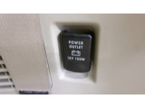 12V電源ソケットを設置しております。周辺機器の充電にご利用頂けます。