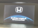 【メーカー純正ナビ】インテリアに溶け込むスタイリッシュな「専用設計」メーカーナビを装備♪視認性や操作性など基本性能にも優れ、より上質なカーライフをお楽しみいただけます。