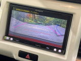 【バックカメラ】駐車時に後方がリアルタイム映像で確認できます。大型商業施設や立体駐車場での駐車時や、夜間のバック時に大活躍!運転スキルに関わらず、今や必須となった装備のひとつです!
