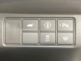 【パワーバックドア】スマートキーや運転席のボタンを押すだけでリアゲートが自動で開閉します!荷物を持っている時や、高い位置にあるバックドアを閉める際に便利な機能です♪