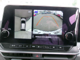 アラウンドビュ-モニタ-装備。上から見下ろしているような映像が表示されるので、車庫入れ時も安心です!