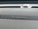 【harman kardon】ハーマンカードンのHi-Fiスペシャリストと共に、モデル別に開発・設計された専用チューニングが臨場感溢れる音響空間を実現しています。