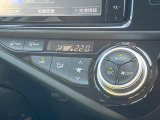 【オートエアコン】一度お好みの温度に設定すれば、車内の温度を検知し風量や温度を自動で調整。暑い&hellip;寒い&hellip;と何度もスイッチ操作をする必要はありません。快適な車内空間には必須の機能ですね♪