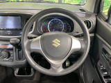 インテリアに合わせたデザインのステアリングは、運転される方のことも考え、運転しやすい形状、大きさです。是非一度、実際に触ってお確かめください。