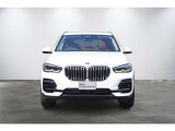 BMWのまさに「顔」ともいえる「キドニー・グリル」は、他の追随を許さない存在感を誇り、「キドニー・グリル」を見かけただけでBMWの風格を感じさせます!!