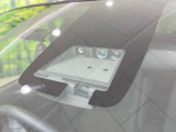 【トヨタセーフティセンス】走行中に前方の車両等を認識し、衝突しそうな時は警報とブレーキで衝突回避と被害軽減をアシスト。より安全にドライブをお楽しみいただけます。