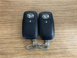 【スマートキー】 スマートキーを携帯していれば、ドアハンドルのボタンを押すだけでロックの解除ができます。