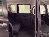 スライドドアなら狭い駐車場でもドアをぶつける心配がありません。ステップが低く乗り降りもしやすいです。