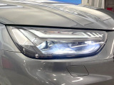 ●LEDハイビームが多数独立で存在し、ハイビーム時に対向車や前方を走る車の部分をロービームに切り替えが可能!!シーケンシャルウインカーも装備!!