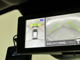 ルームミラーにクリヤーなカメラ映像で後方視界サポート!車両周囲安全確認にも役立つ、アラウンドビューモニター映像 スマート・ルームミラー装備!