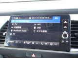 ナビゲーションはホンダコネクトディスプレイを装着しております。AM、FM、Bluetooth、フルセグTVがご使用いただけます。初めて訪れた場所でも道に迷わず安心ですね!