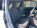 運転席まわりには十分なスペースがあり、大柄な方でもゆったり運転していただける環境です。