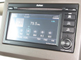 ギャザズディスプレイオーディオ(WX-211C)はCDプレーヤー・Bluetooth・ワンセグTV・AM/FMチューナー付です。お好みの音楽を聞きながらのドライブは楽しさ倍増ですね!