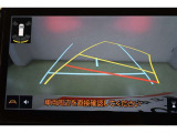 ハンドル操作に連動してガイドラインが変化するバックカメラ搭載です。クルマは構造上たくさんの死角がありますので、とても便利な機能ですね。あくまで補助の為の装備ですのでバックは目視での確認が大事ですよ!