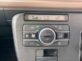 オートエアコンで温度調整も楽チン!四季を問わず快適に運転することが出来ます。