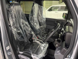 乗用車並みのシートのクッション性で長距離の運転でも疲れにくくなっています。