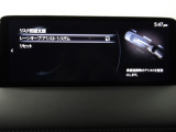 ハンドル操作をアシストすることにより車線からの逸脱回避を支援します。