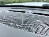 【harman kardon】ハーマンカードンのHi-Fiスペシャリストと共に、モデル別に開発・設計された専用チューニングが臨場感溢れる音響空間を実現しています。