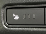 【シートヒーター】寒い日に重宝するシートヒーター!エアコンより早く温まってくれるので寒がりの人も安心ですね♪エアコンの温風は乾燥するから苦手、という方にもをおすすめです。