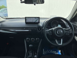 フロントピラーの位置を従来よりも後方にレイアウト。運転席からの視界の広がりを向上。車両の周囲の状況を、いち早く知ることで、安全に運行できます。