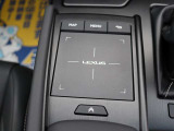 お客様のニーズを想像しながら、『見て』『触って』『体感』が出来るように仕入れ活動を行っております。