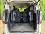 普段のお買い物や通勤、送迎等に十分な荷室スペースを確保しております。セカンドシートを倒すと、大きな荷物の積載も可能です♪