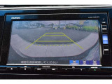バックカメラが装備されており、後方の安全確認はもちろんのこと狭い場所での駐車や雨の日・夜間など視界の悪いコンディションでのストレスの軽減にもなります!