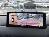 フロントカメラもございますので、狭い道でも安心して運転をしていただけます。